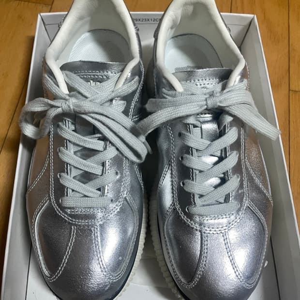 오니츠카타이거 델리시티 실버 240