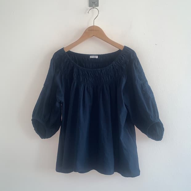 Embroidery shoulder blouse