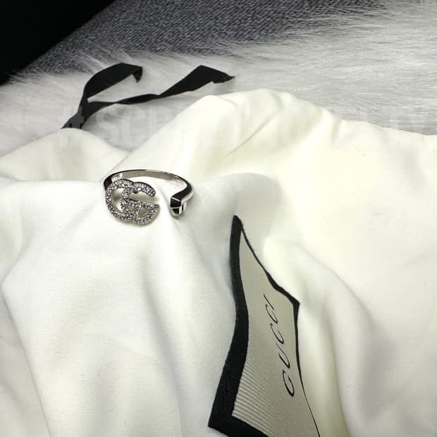 구찌 실버 큐빅 반지 스몰