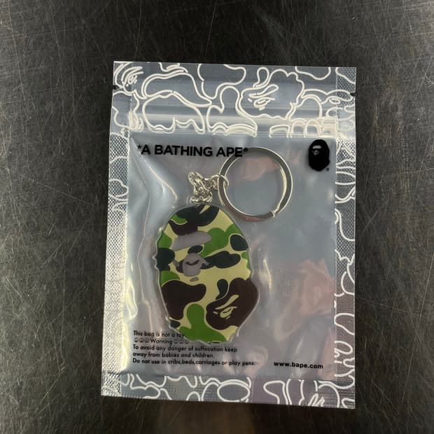 새상품 베이프 아크릴 키링 그린카모