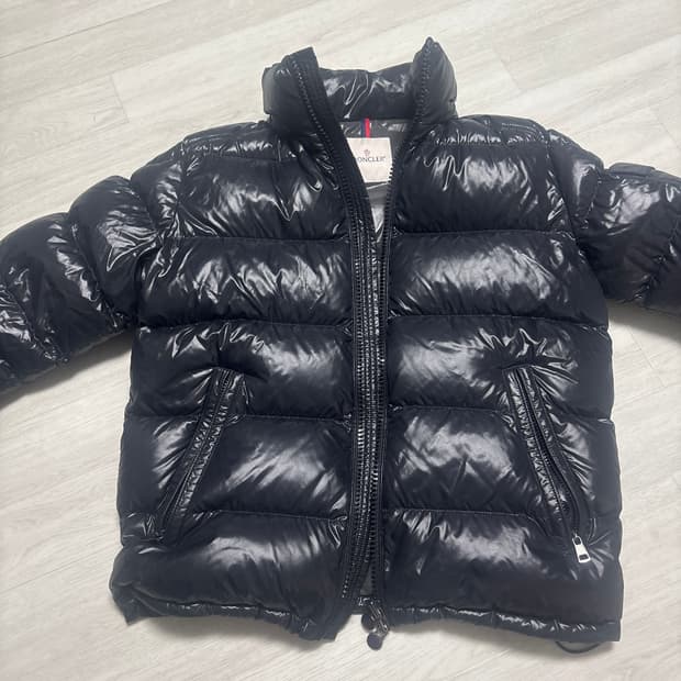 몽클레어 마야 블랙 판매 (정품 / 사용감O)