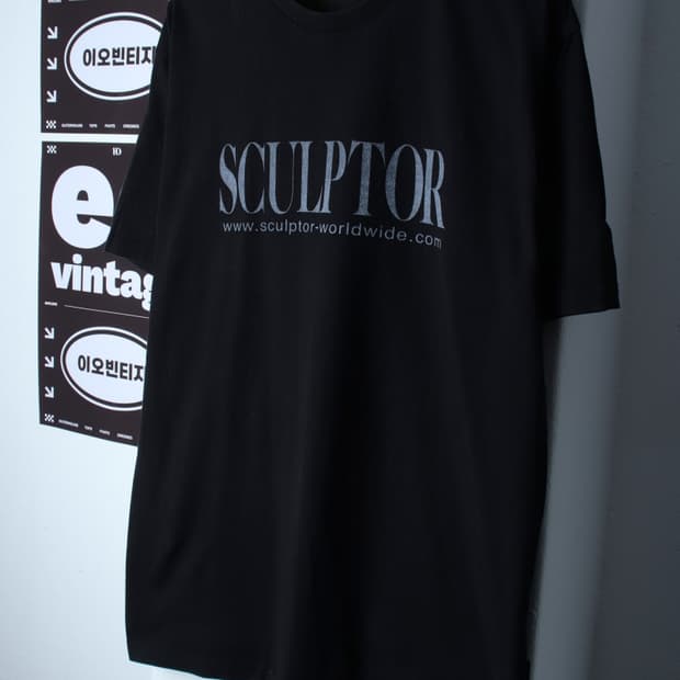 (XL-2XL) 스컬프터 반팔 티셔츠 빅로고 레터링 블랙-H32595
