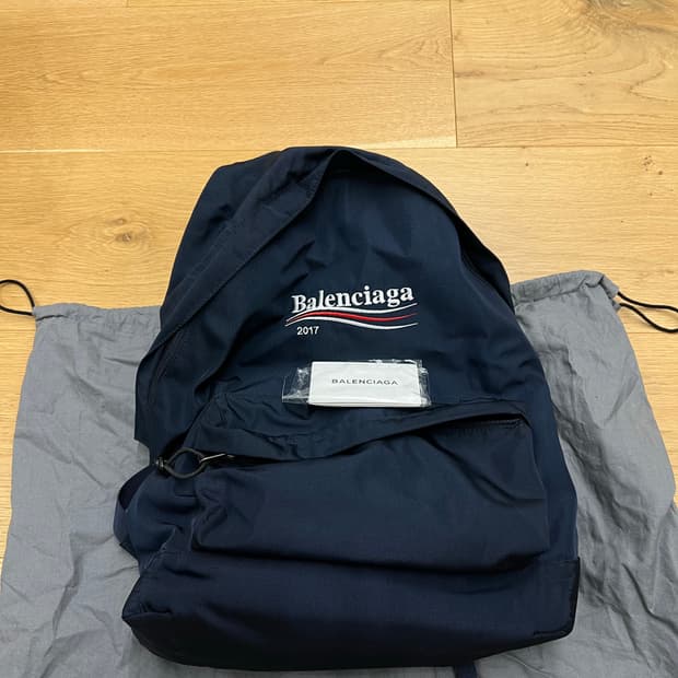 발렌시아가 웨이브로고 백팩 네이비
