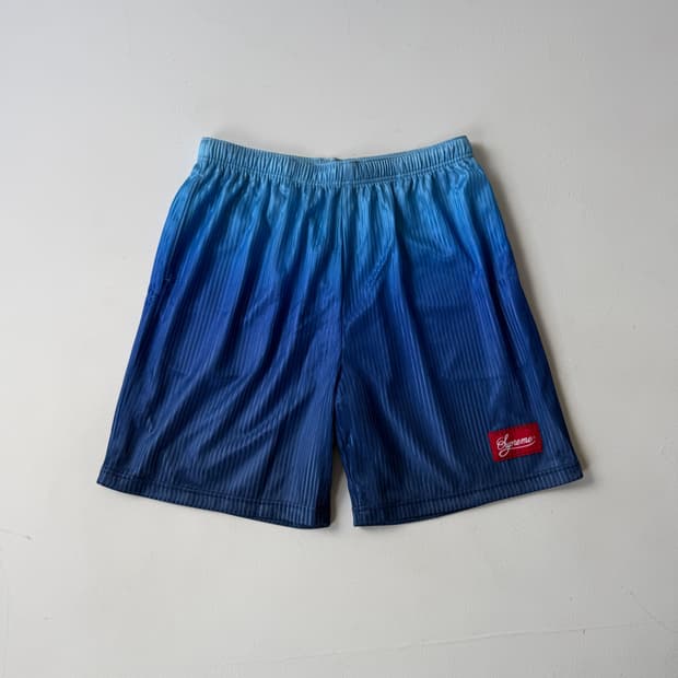 Supreme Gradient Mesh Short
