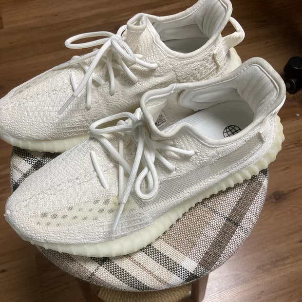 아디다스 이지부스트 350V2 크림화이트