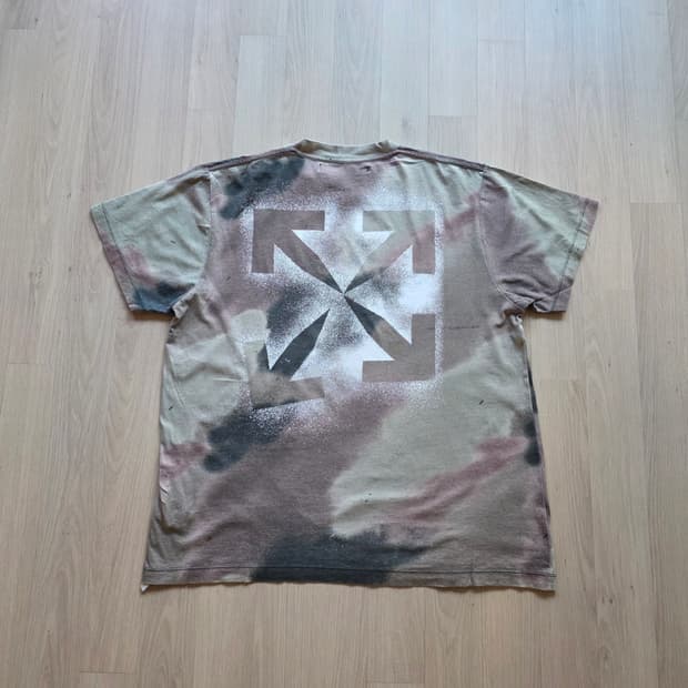 [백화점판,새상품급]오프화이트 카모 애로우 반팔티