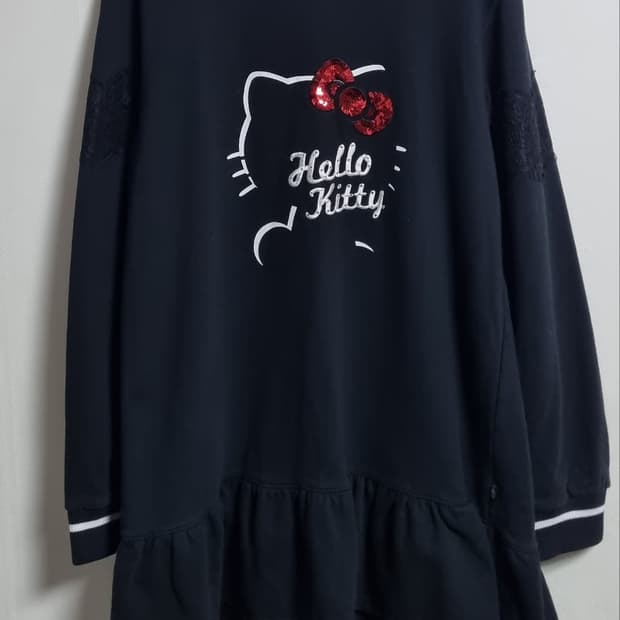 M ) 햇츠온 헬로키티 블랙 맨투맨
