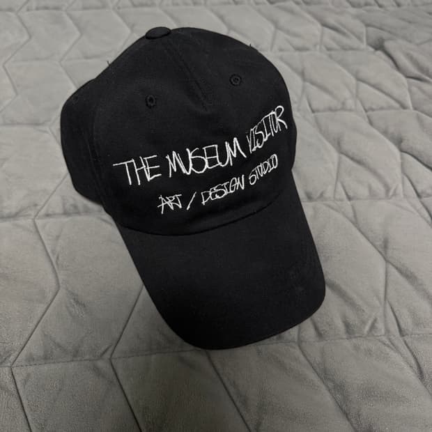 더뮤지엄비지터 아트 디자인 블랙 볼캡