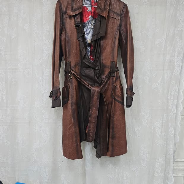 브라운 가죽 코트 