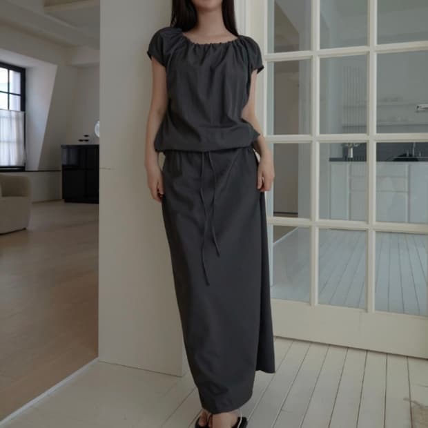 Soez airy string set-up skirt (차콜)