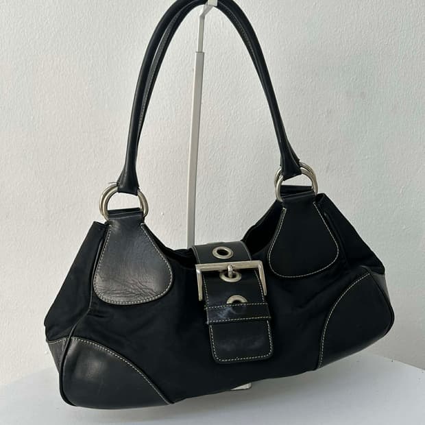 프라다 포코노 나일론 버클 호보 숄더백