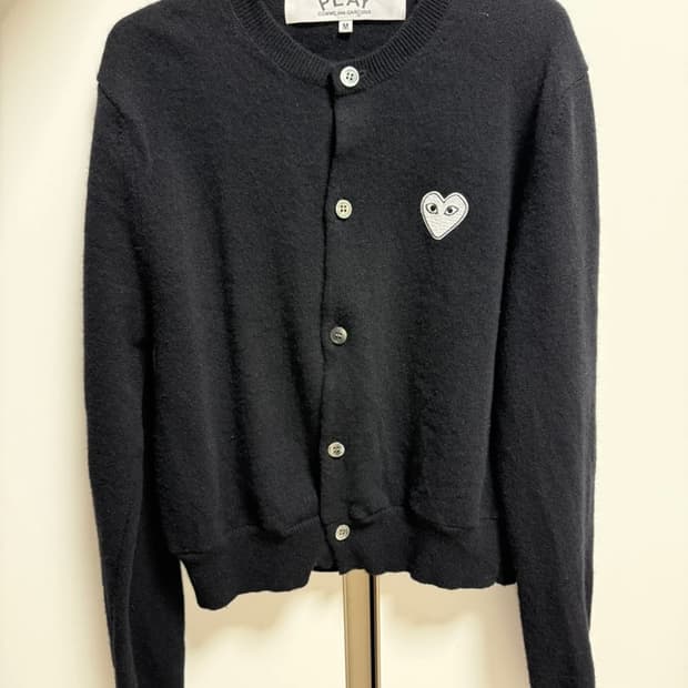 25FW 꼼데가르송 플레이 화이트와펜 여성 가디건 블랙 M