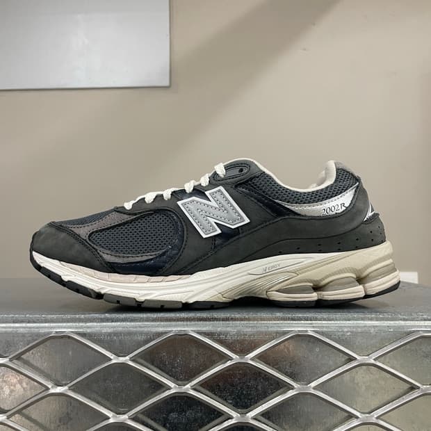 뉴발란스 2002r 빈티지 블랙 275 (gr-4115)