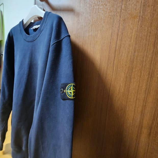 스톤 아일랜드 맨투맨 23fw 제품 xxl(2xl)