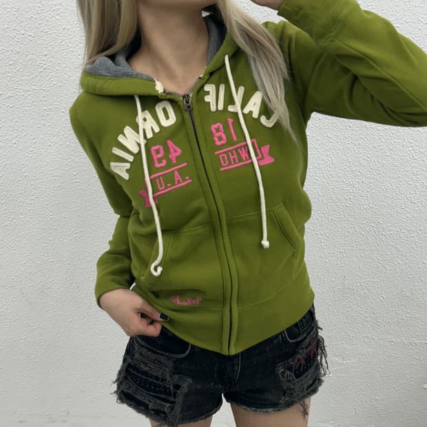 후아유 딸기우유맛 센터로고 말차맛 후드집업 S