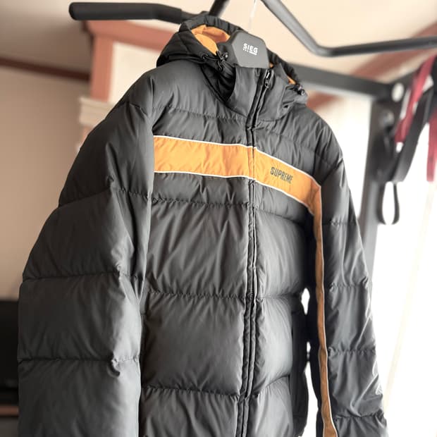 슈프림 [민트급.정품] 패딩 (시세 60만) 자수 로고 블랙 L(105)
