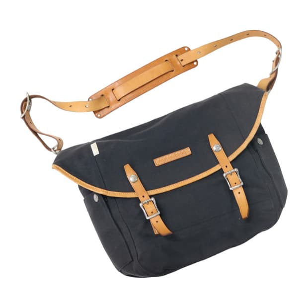 포터 70주년 한정판 러브 앤 피스 메신저 백