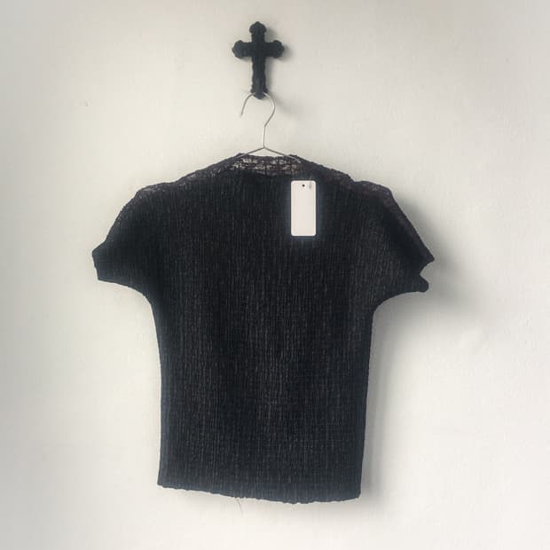 Back lace pleats top