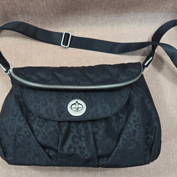 베가리니 대형 크로스바디 백