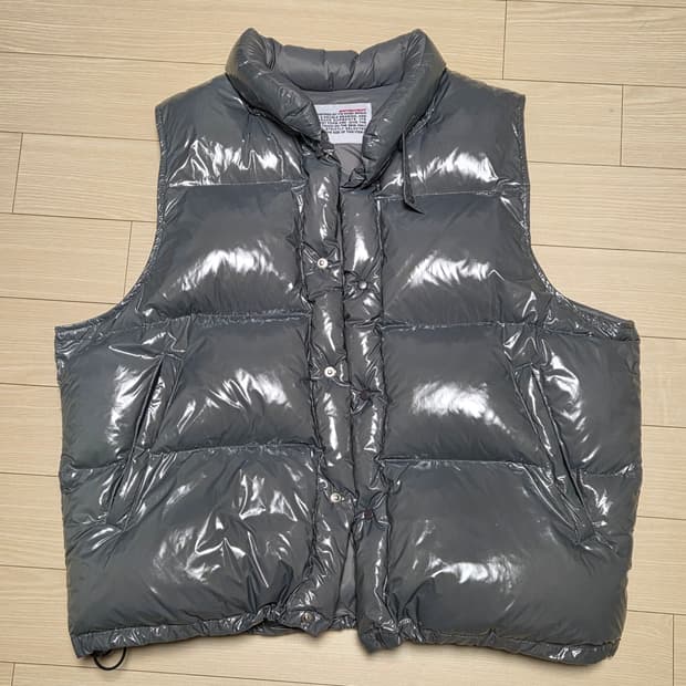 [M] 벌스데이수트 패딩 조끼