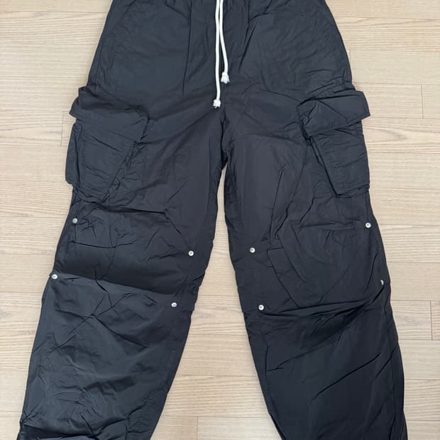 AECA 타고 파라슈트 패딩 팬츠