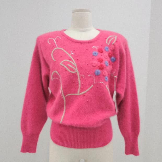 앙고라 핑크 플라워 자수 니트