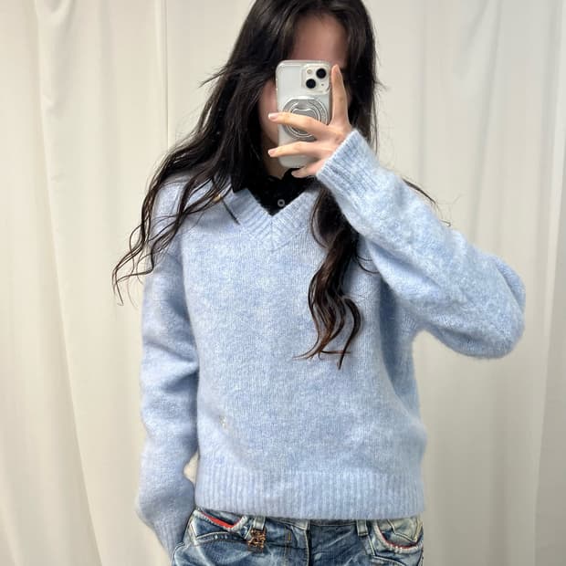 Satur Two-tone Mohair V-neck Knit 
