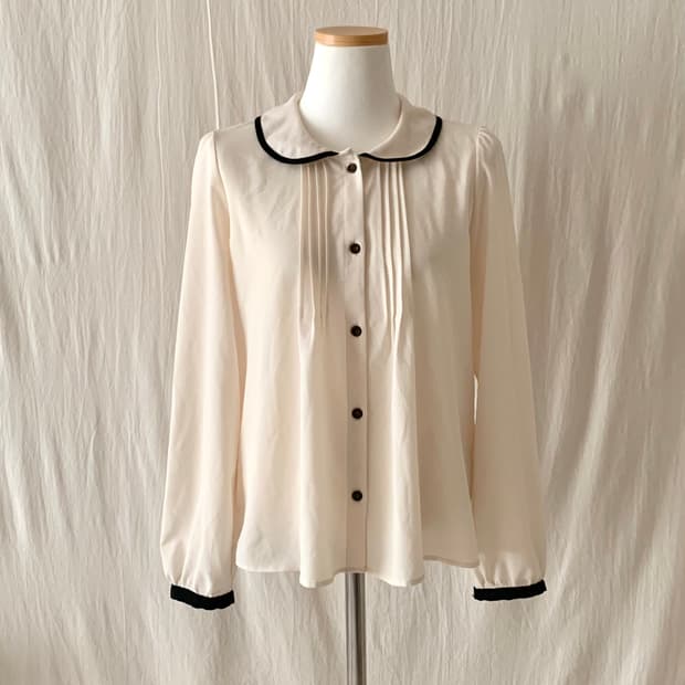 메리제인 둥근카라 배색 블라우스