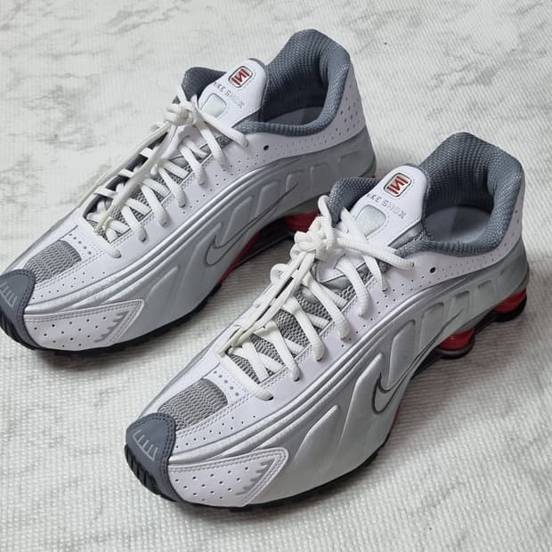 나이키 샥스 r4 메탈릭 실버 코멧 레드 280