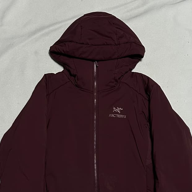 M 아크테릭스 아톰 버건디 등산 자켓