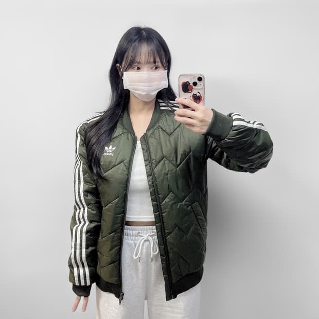 아디다스 슈퍼스타 퀄팅 경량 패딩 자켓 카키