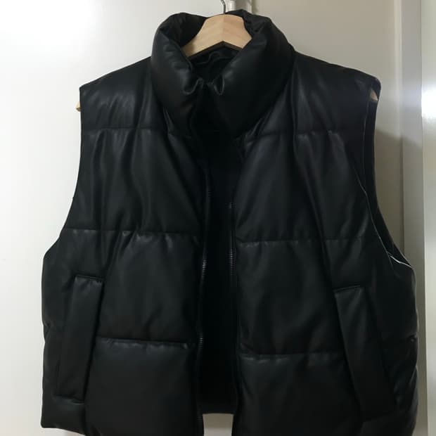 자라 페이크레더 패딩조끼