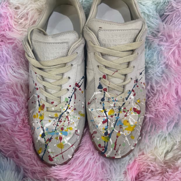 마르지엘라 독일군 페인트 스니커즈