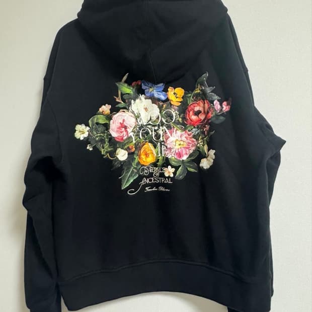 (44)우영미 15fw 플라워 백프린팅 후드티 검정(백화점판)