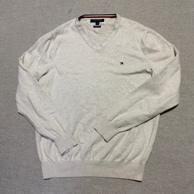 타미힐피거 브이넥 니트