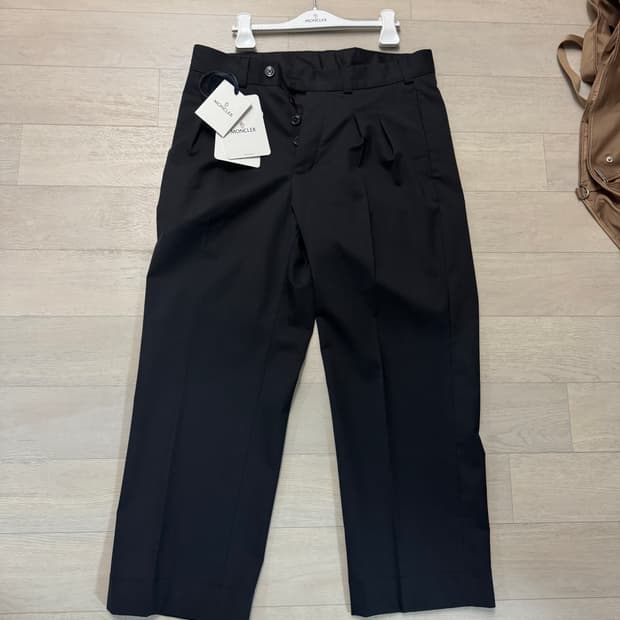 정품 몽클레어 로고 와펜 정장 바지 슬랙스