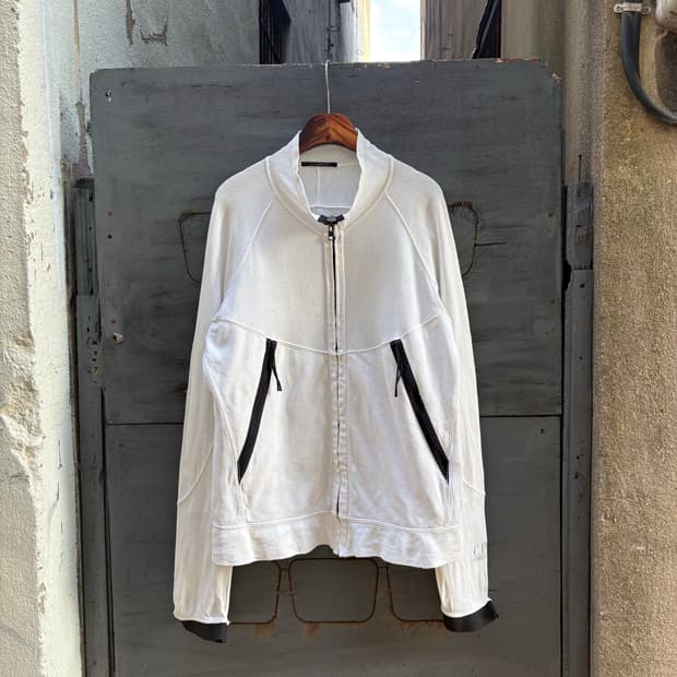 씨피컴퍼니 집업 화이트