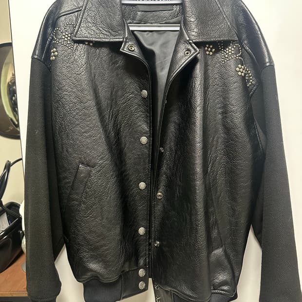 폴리수엠 비건가죽바시티자켓