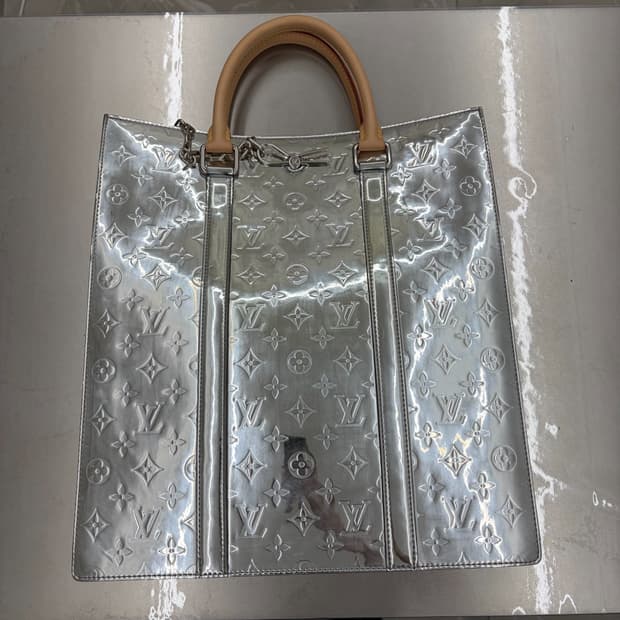 루이비통 버질아블로 모노그램 미러 삭 플라 삭플랫 M45884