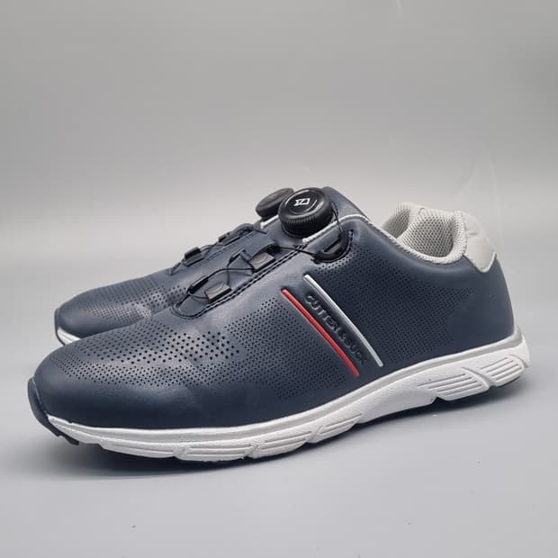 커터앤벅 스파이크리스 남성골프화 250