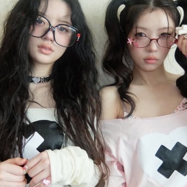 shopfaerie 샵페어리 cross heart cut off t
