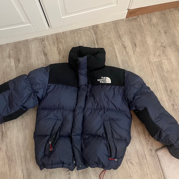 노스페이스 패딩 xs 레드 로고