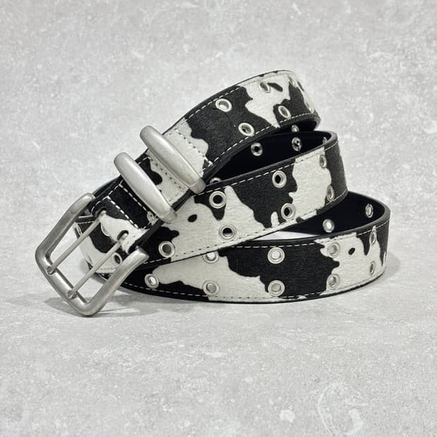 Oribell 스포티드 카우 송치털 아일렛 스터드 롱 벨트