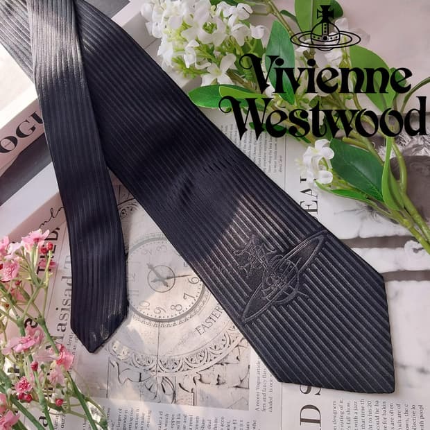 비비안웨스트우드 실크 블랙 엠보 패턴 넥타이 9.1cm A등급 K1566