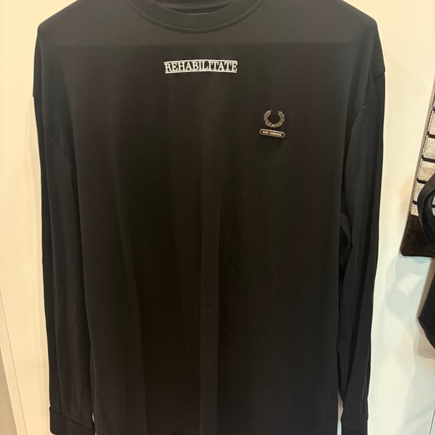 라프시몬스/프레드페리 블랙 상의 M