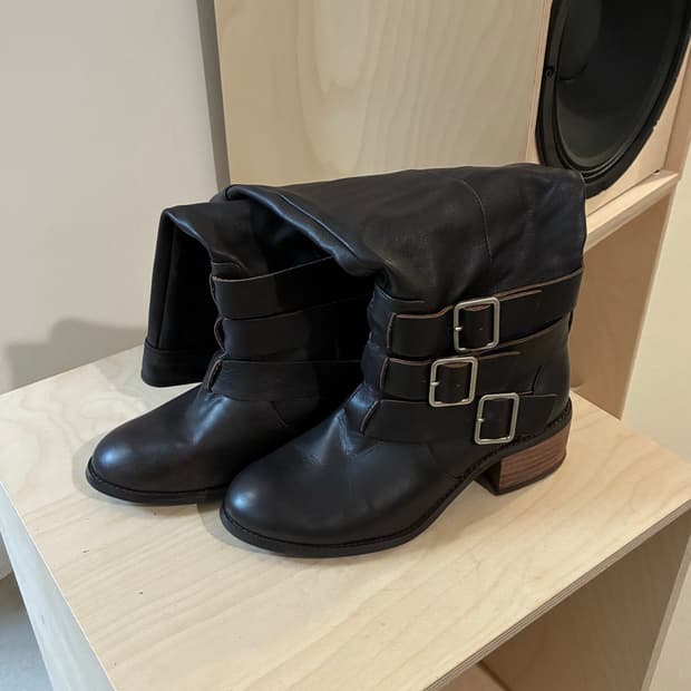 스나오 쿠와하라 부츠