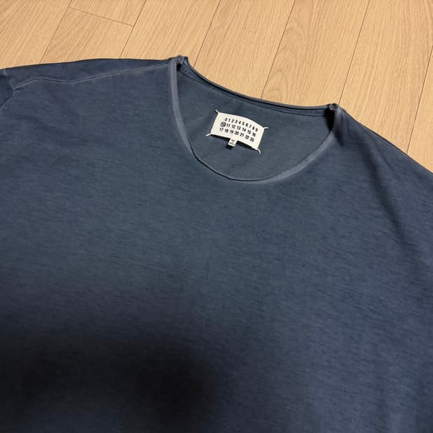 마르지엘라(Maison Margiela) 컷아웃 워시드 T-Shirt L