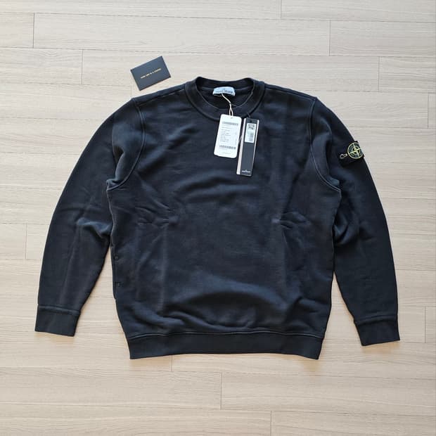 XL 새제품) 스톤아일랜드 와펜 패치 맨투맨 61241 스웨트셔츠 블랙