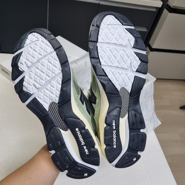 뉴발란스 990v3 올리브 자운드 [290]