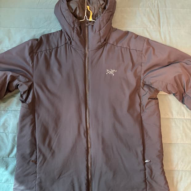 아크테릭스 아톰후디 블랙